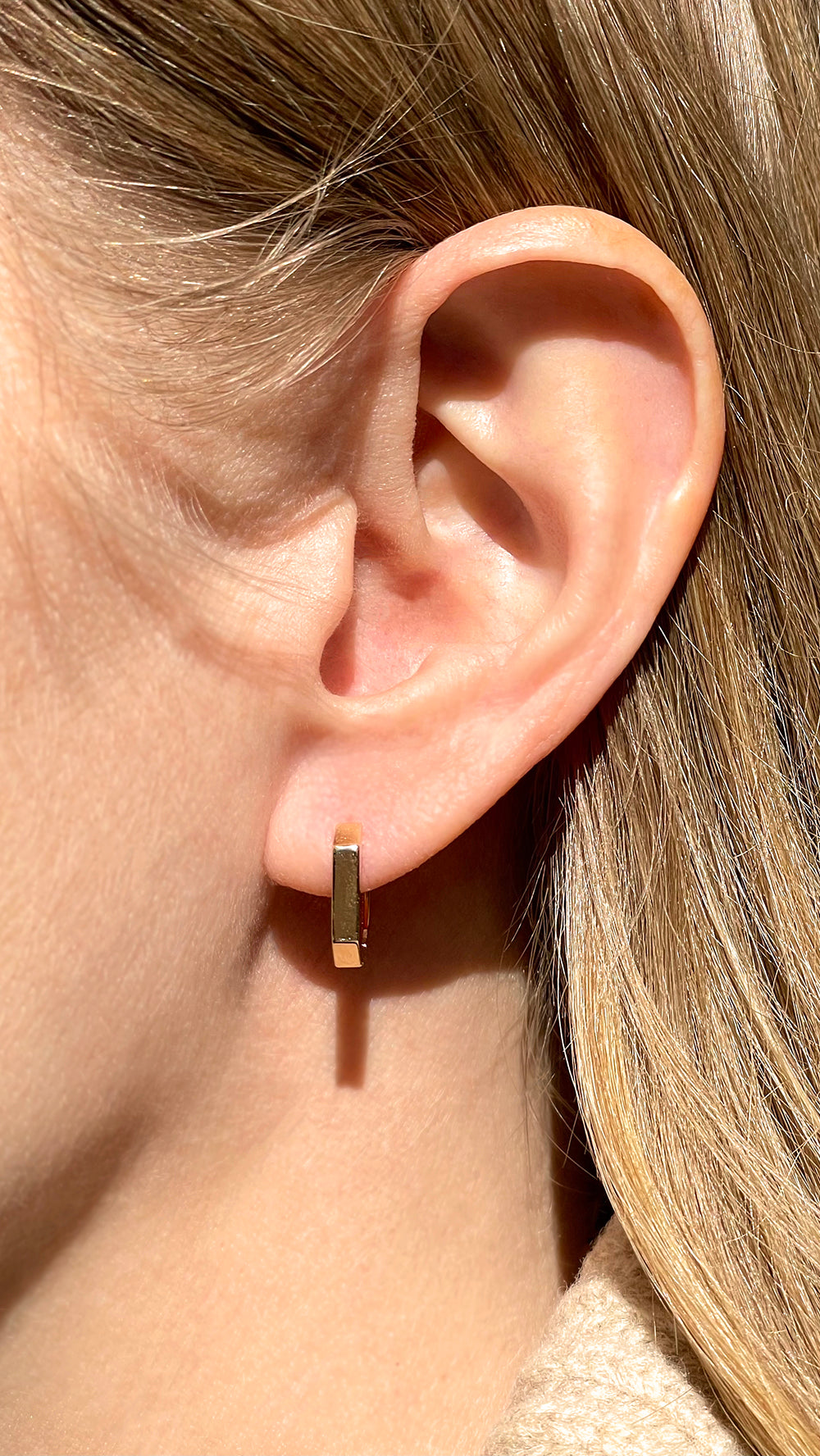 14K Yellow Gold Heptagon Polished Huggie Hoop Earrings
