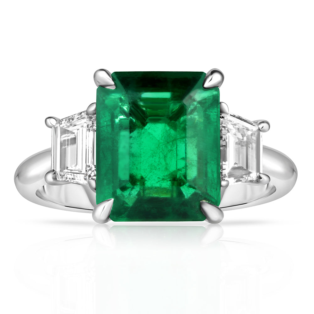 18K White Gold Emerald-Cut Green Emerald Engagement Ring with Trapezoid Diamond Accents