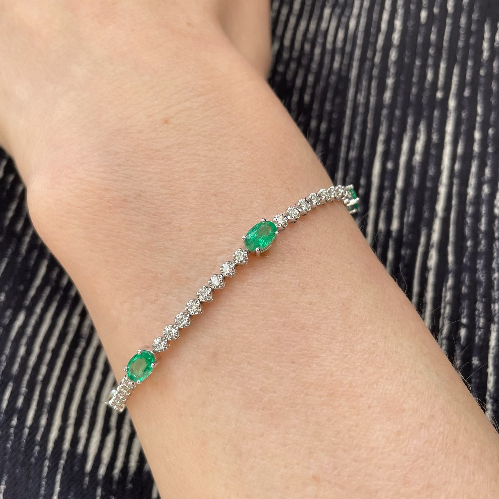 18K White Gold Diamond & Emerald Tennis Bracelet – 3.00 TCW