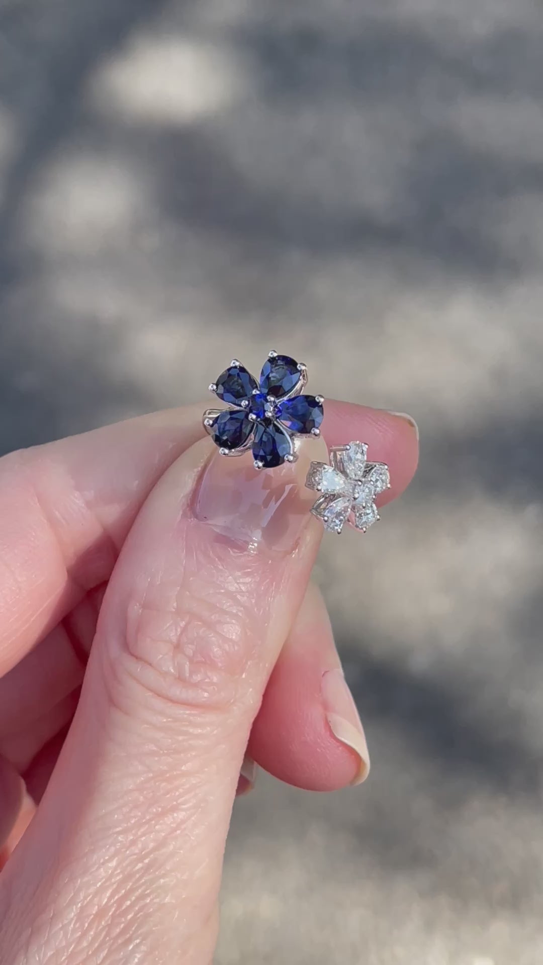 Double_Flower_Diamond_and_Sapphire_Ring_18k_White_Gold_A28486_Vivid_SR054852_Video2