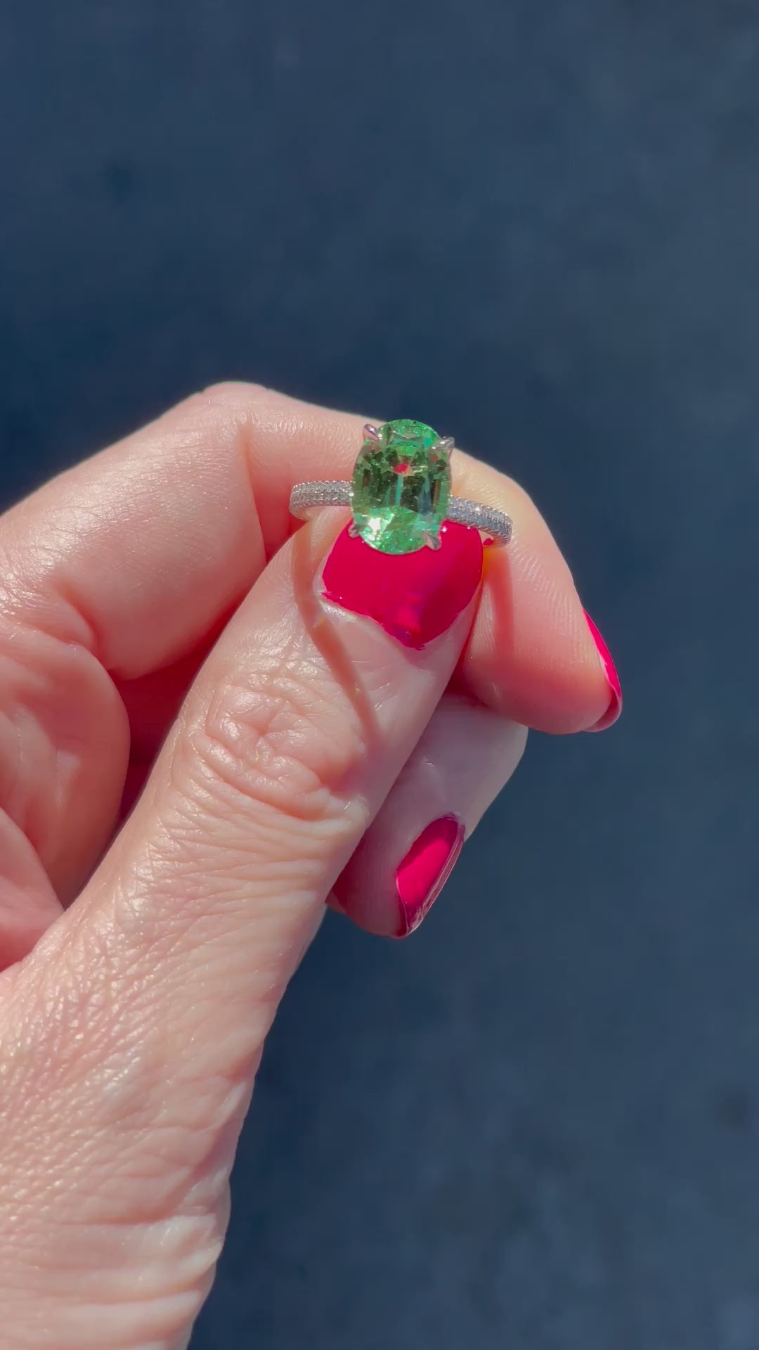 Mint Green Garnet Double Row Robin Platinum and Diamond Ring_G18492_Video3