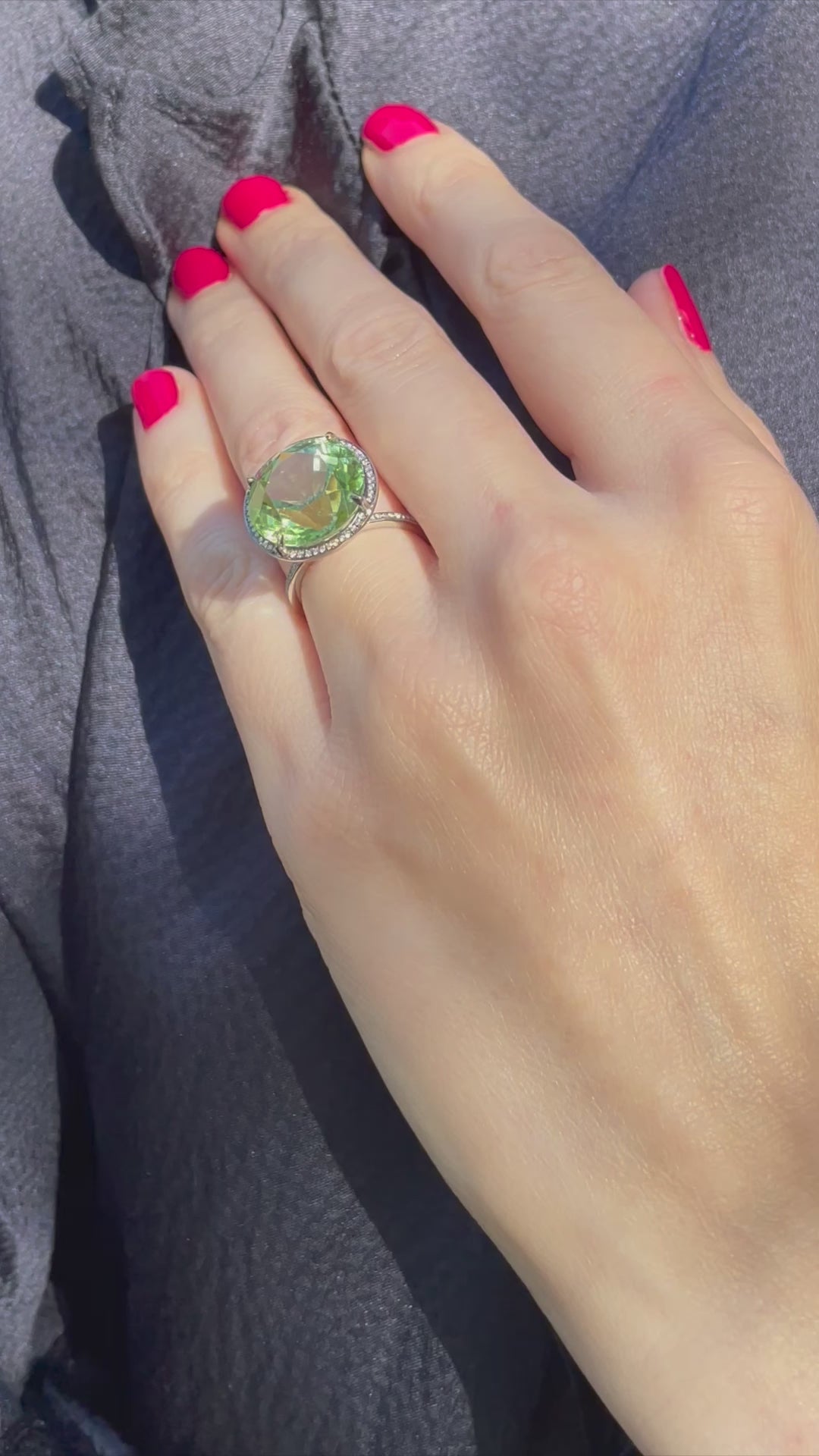 Round_Leaf_Green_Tourmaline_Honesty_Ring_with_Thin_Bright_Cut_Diamond_Halo_G18494_Video2