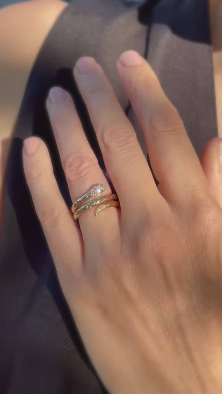14K Yellow Gold Snake Wrap Ring with Diamonds & Sapphires_A31813_Video
