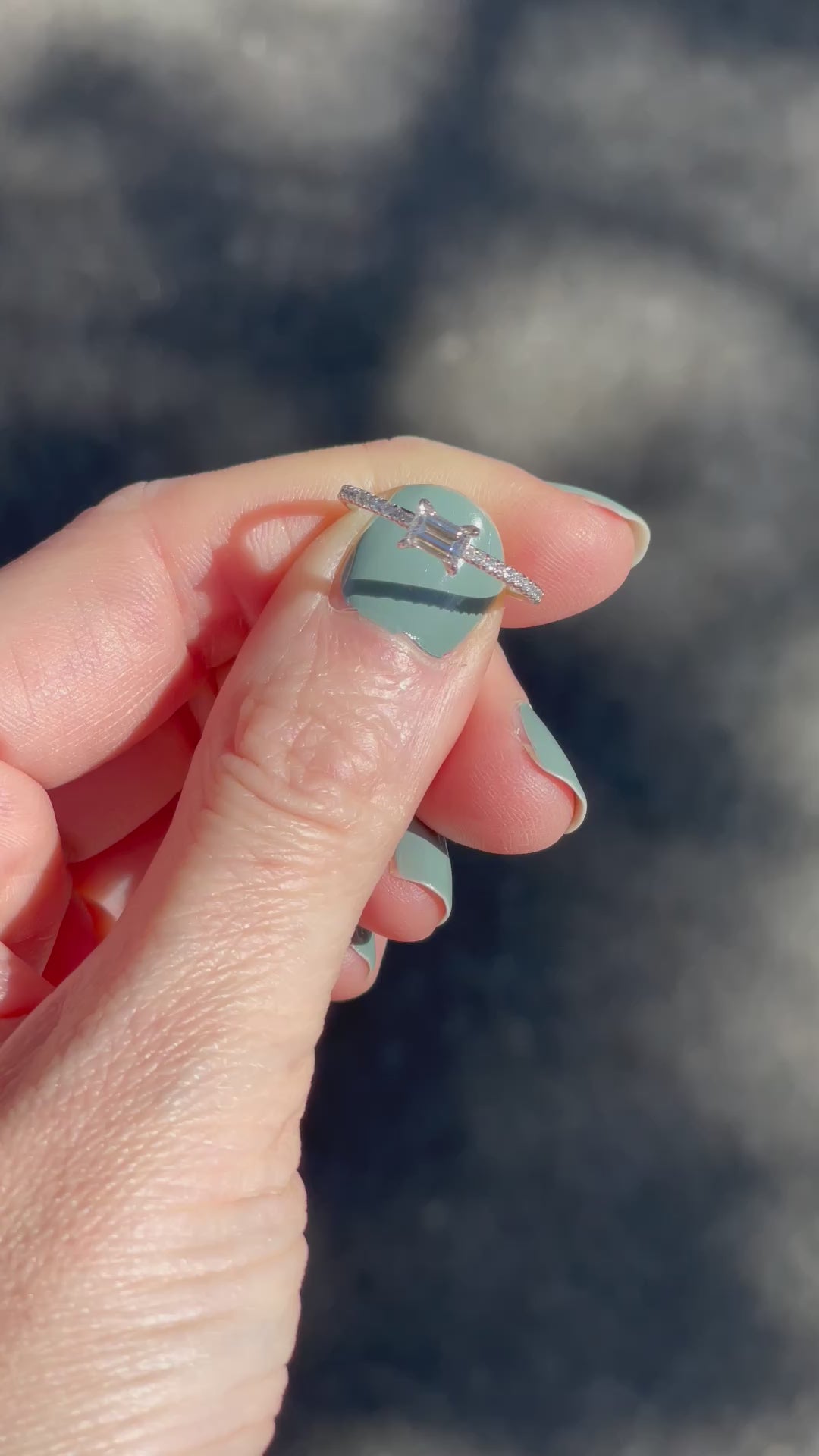 Baguette Diamond Robin Ring | The Douglas Elliott Signature Series_Video