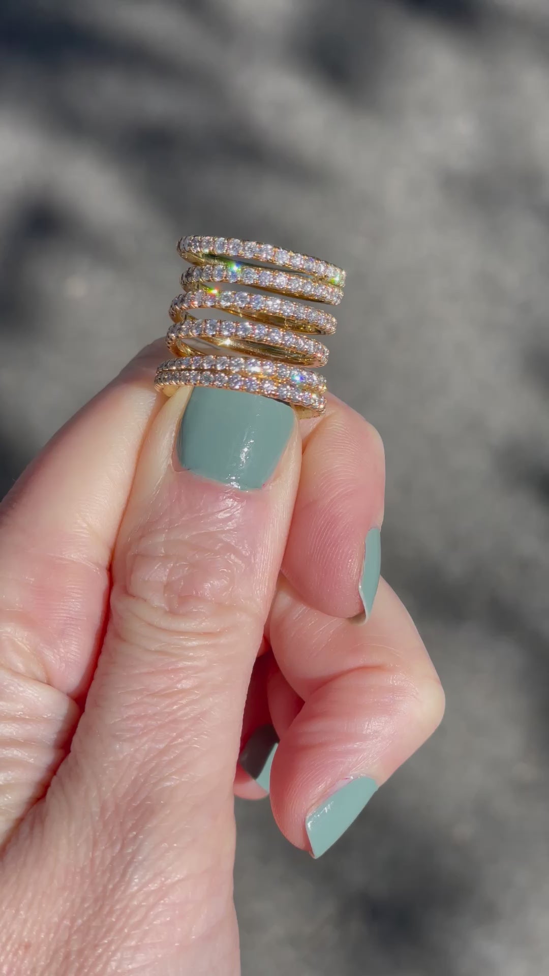 The Spring Ring 18k Yellow Gold_G11170_Video2