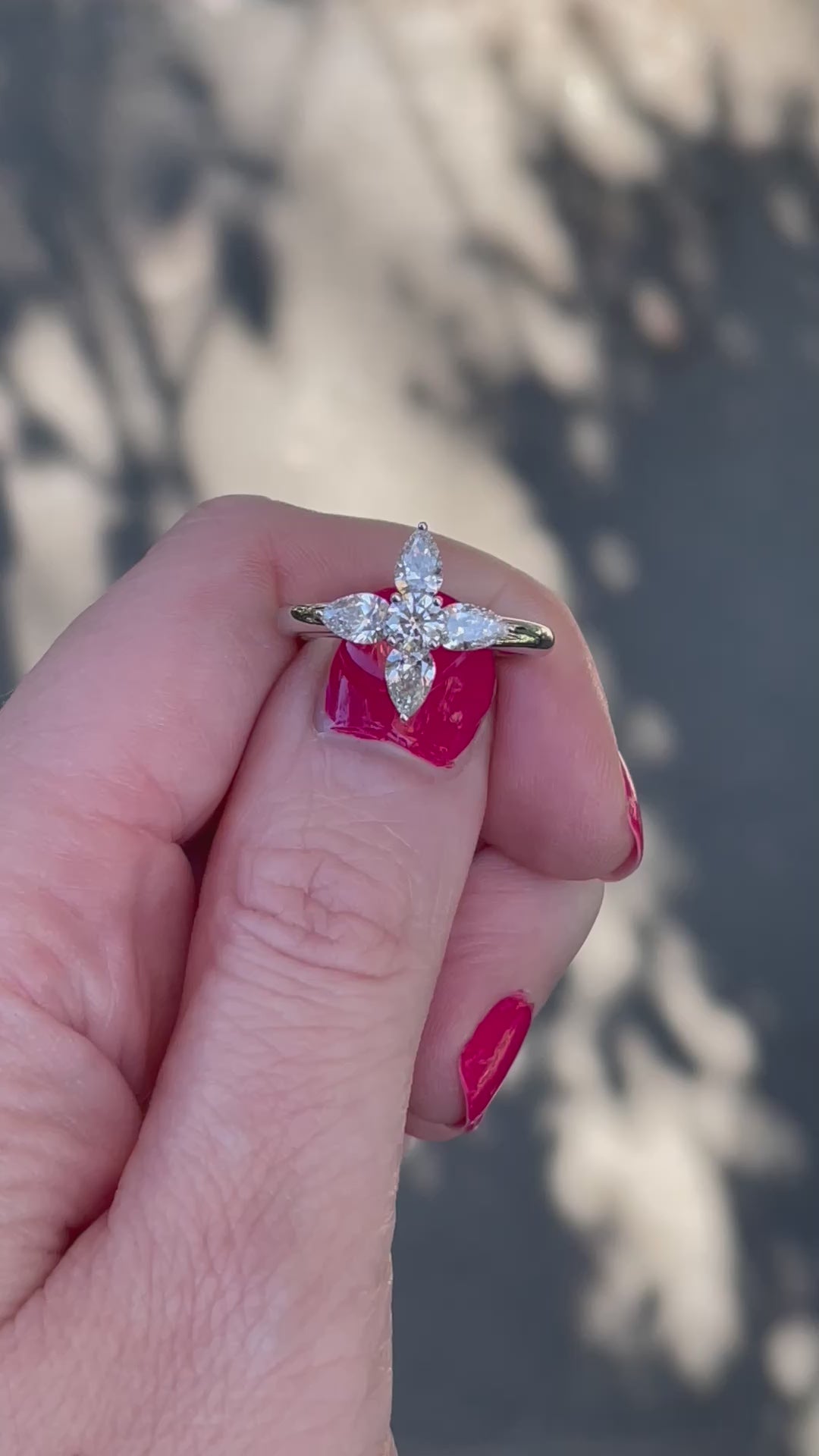 Star_Ring_18k_White_Gold_A22018_Video2