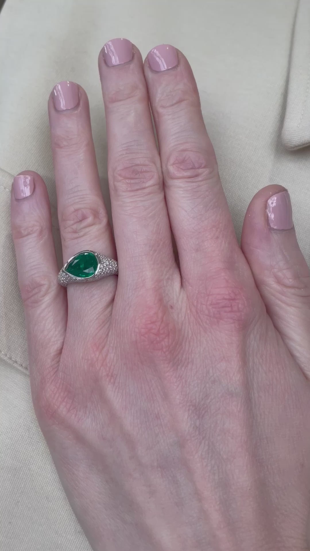 Pear-Shaped Emerald & Micro Pavé Diamond Ring in White Gold_A34634_Video