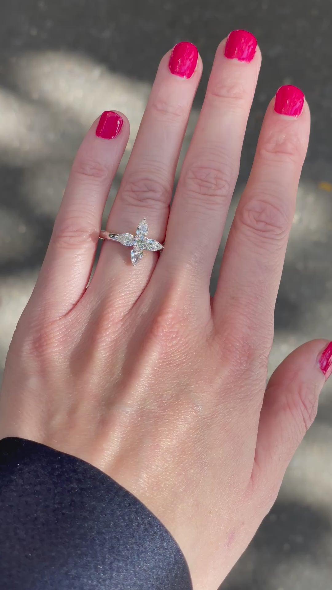 Star_Ring_18k_White_Gold_A22018_Video